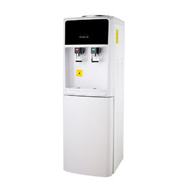 Máy lọc nước nóng lạnh đóng chai đặt trên sàn với tủ lạnh lưu trữ
